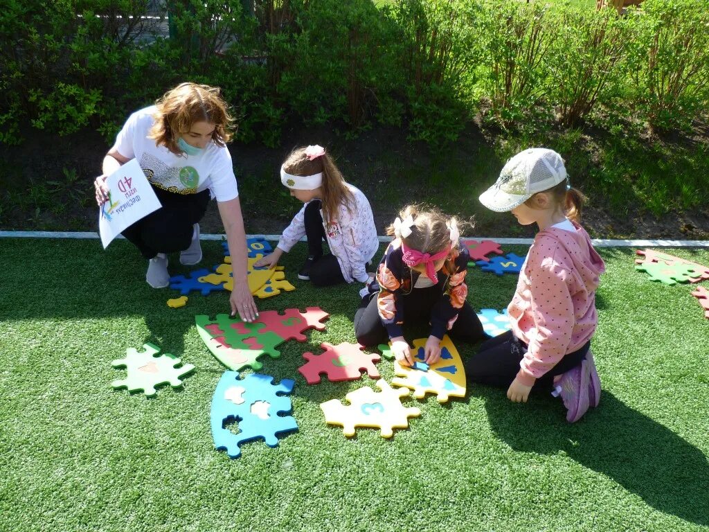 детская зона на фестивале. фестиваль детских игр. необычные мероприятия для детей. детские площадки для подвижных игр. фестиваль детских игр.