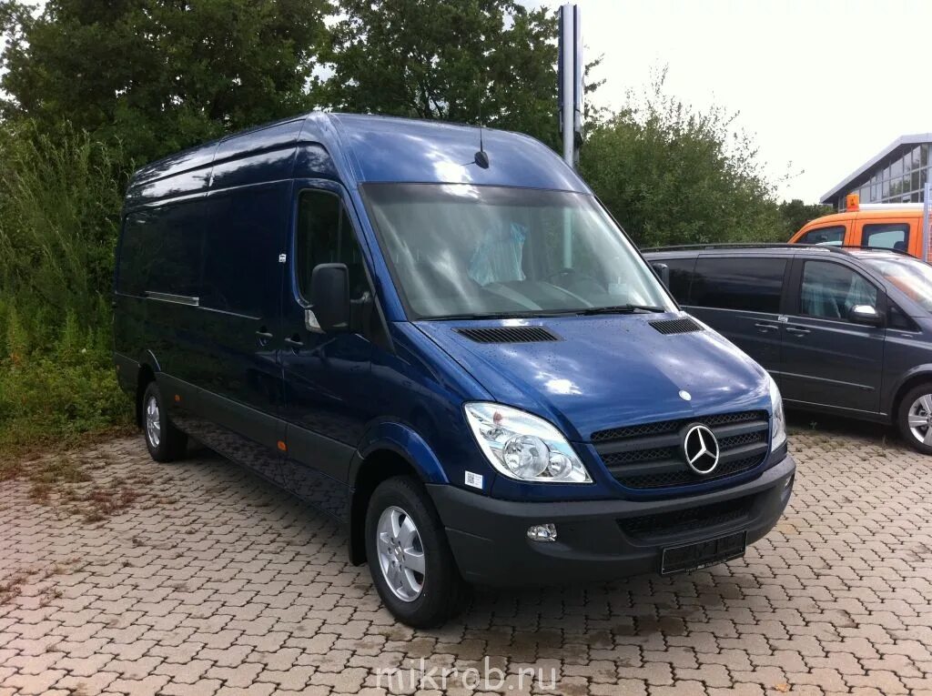 Спринтер московской области. Mercedes Sprinter 319 CDI. Мерседес Спринтер синий. Спринтер 906 синий. Мерседес Спринтер 906 синий.