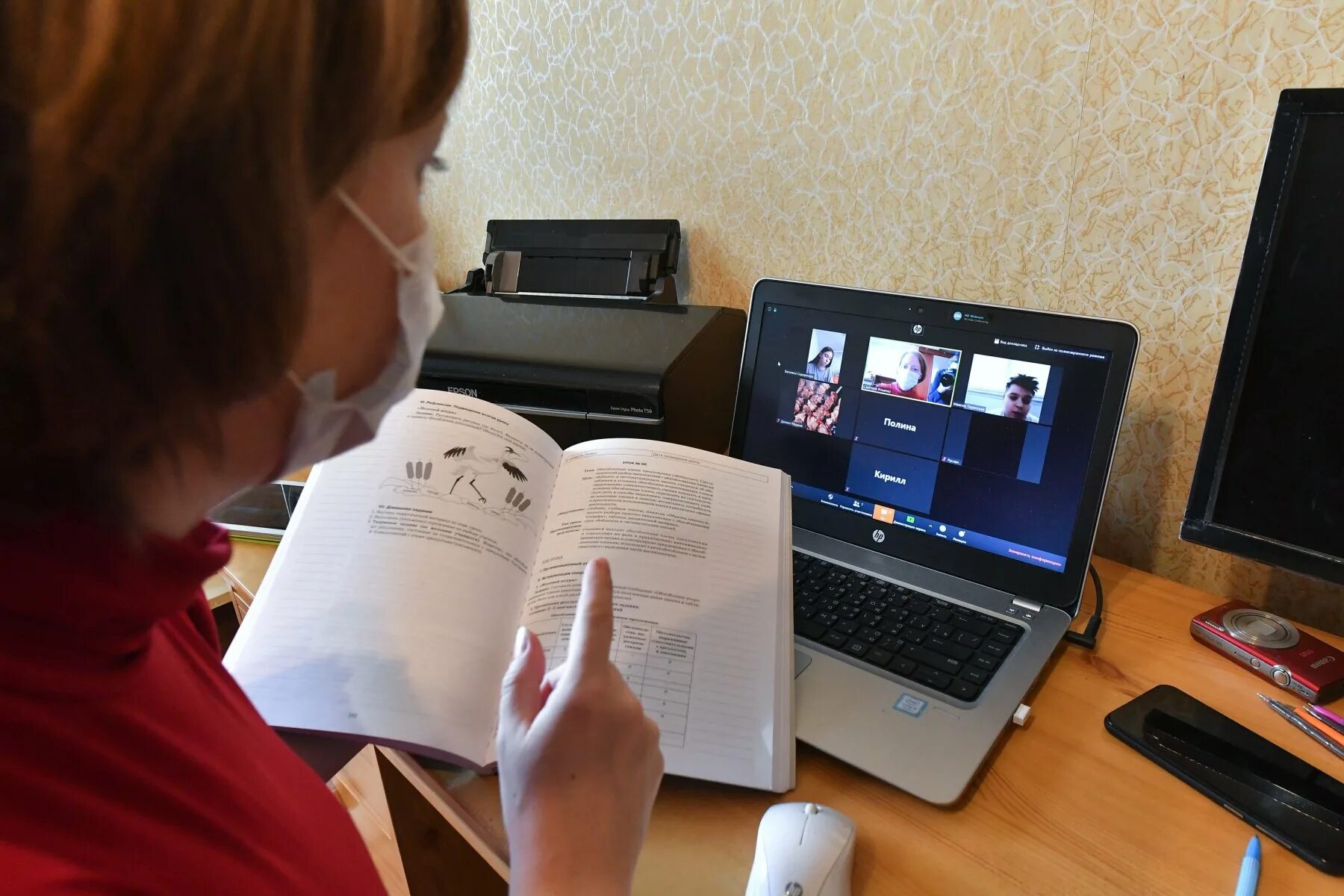 Третья смена в школе. Ученики среднего звена школы. Учеба дистанционно. Дистанционная школа 10 11 классы. Дистанционная школа 10 11 классы.