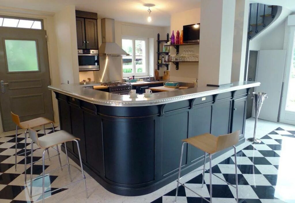 Huge island Modern kitchen bar, Kitchen bar lights, Modern large kitchens