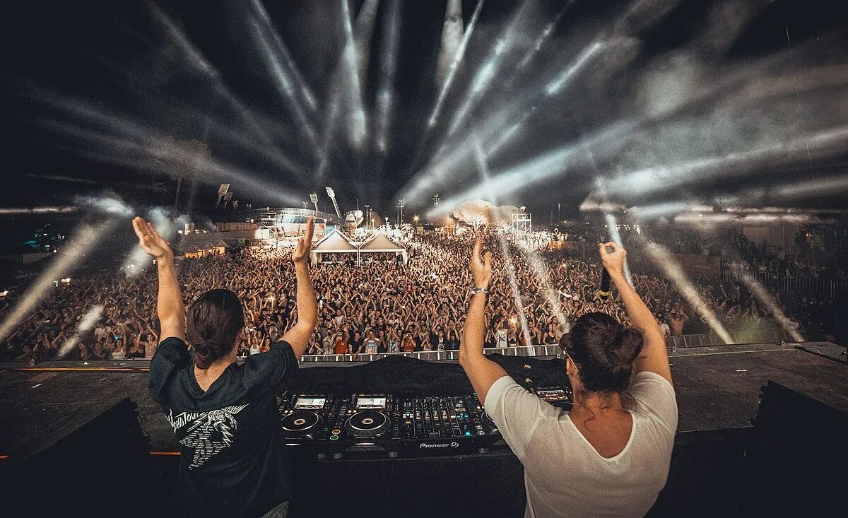 Dimitri vegas like mike&#039;s. Dimitri vegas &amp; like mike. дмитрий вегас и лайк майк. dimitri vegas &amp; like mike вики. студия dimitri vegas like mike.