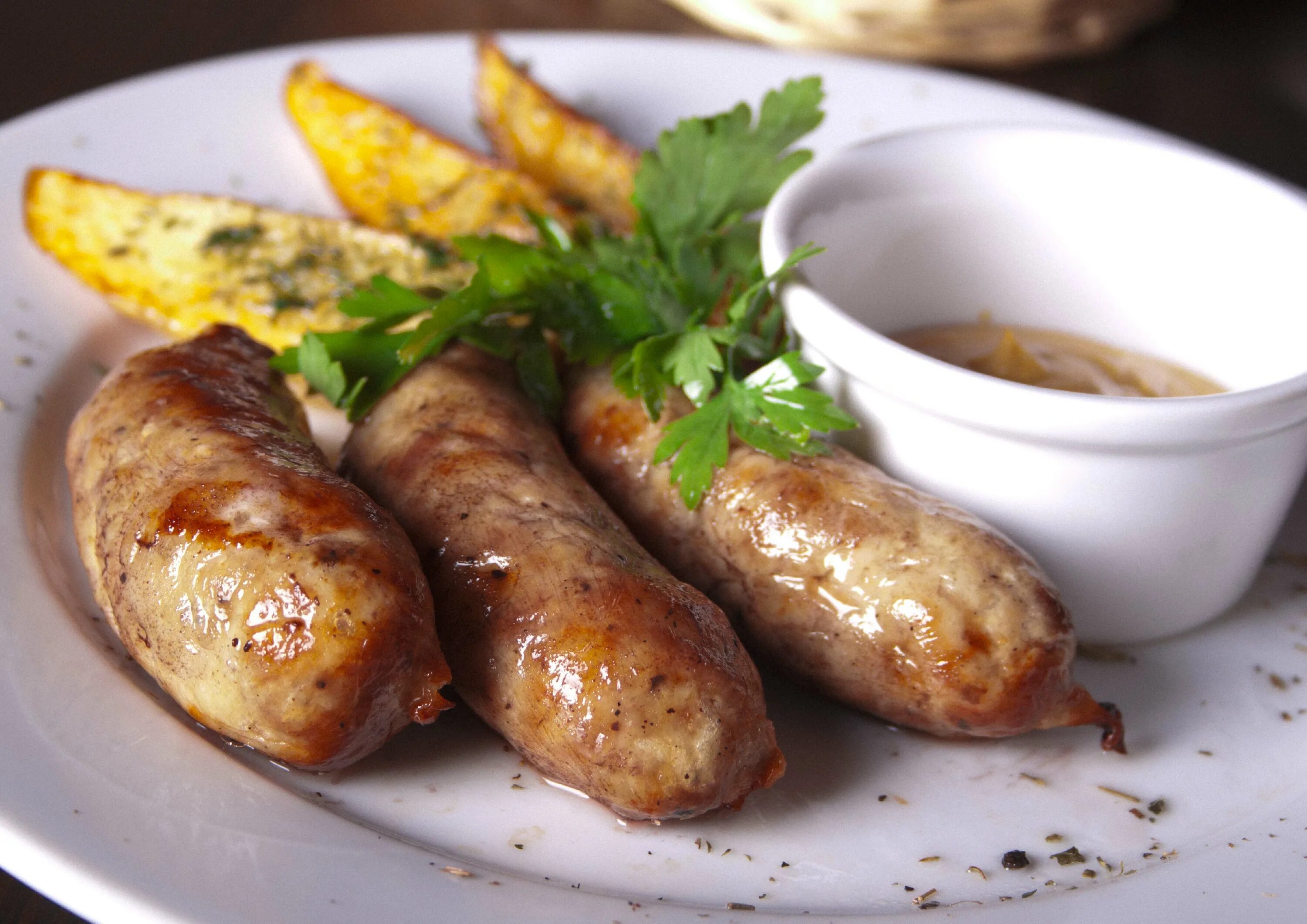 Сколько времени жарить купаты свиные. Мегрельские купаты. грузинская кухня купаты. жареные колбаски. купаты жареные.