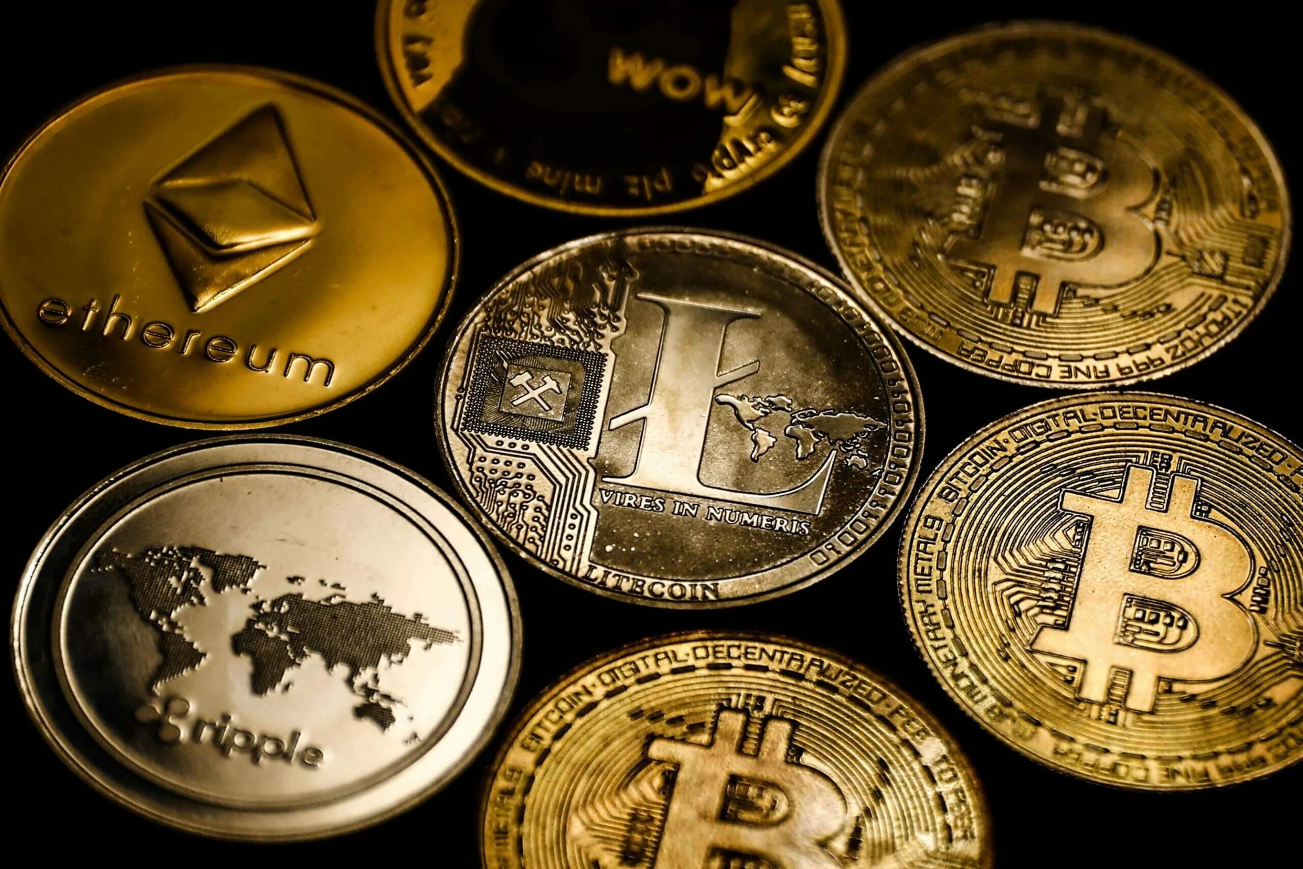 Биткоины закрыли