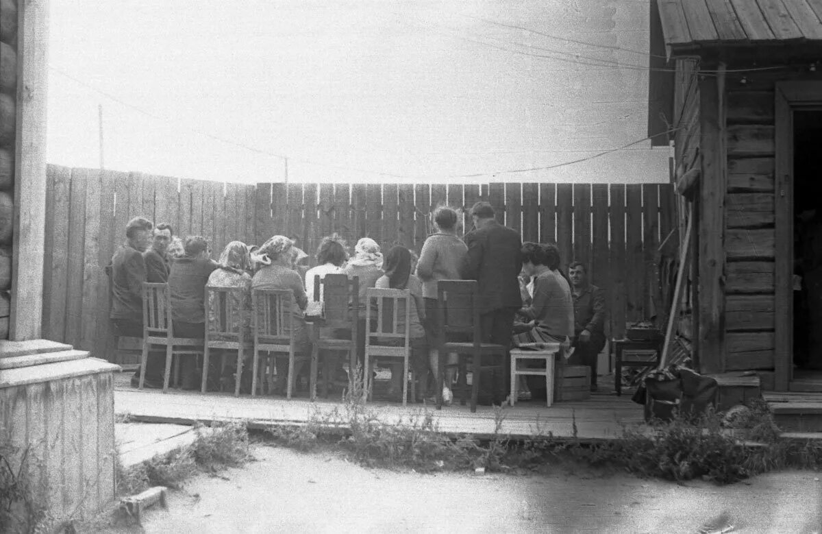 Август 1972 года. Август 1972. Хужиры старые фото. Старые люди поселке Хужира 1932 году. Старые люди были поселке Хужира найти фото старые времена.