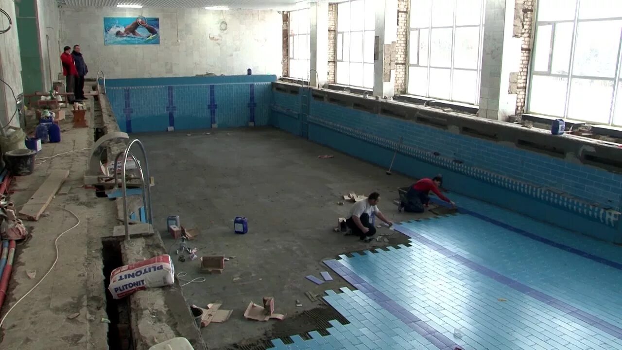 Бассейн на краснодонцев. Бассейн дельфин чусовой. бассейн в 21 школе белорецк. бассейн дельфин чусовой обрушение. бассейн дельфин белорецк.