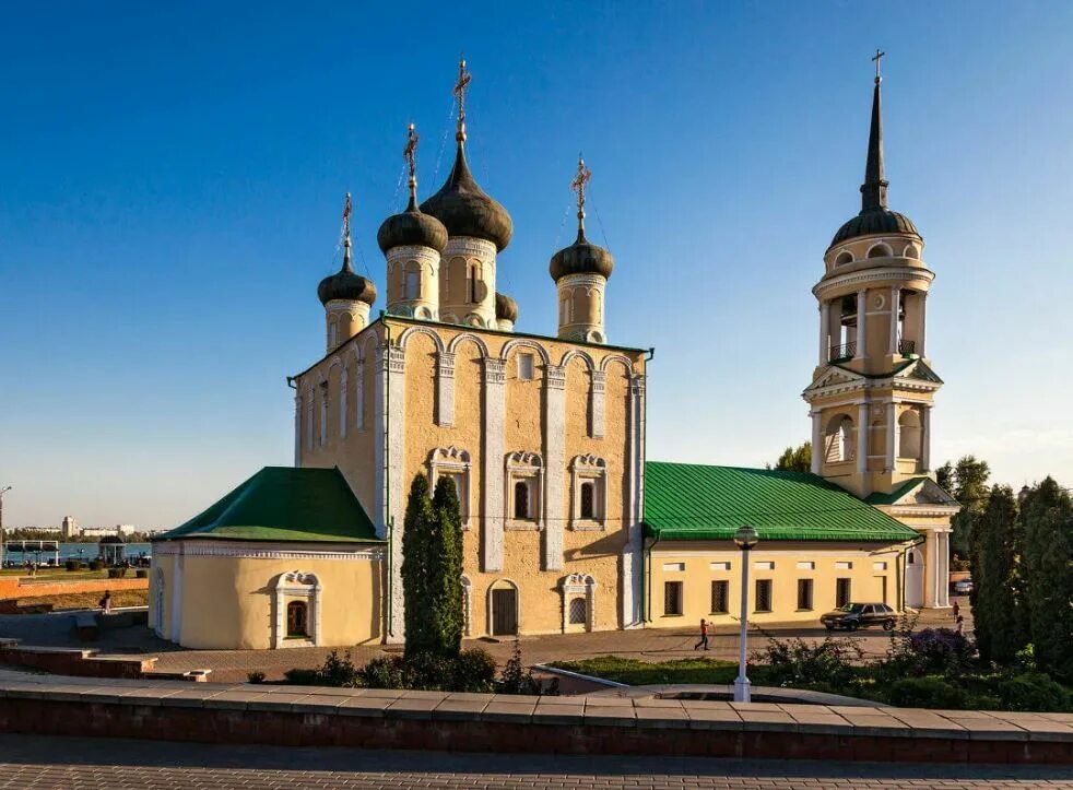 Какая церковь стоит. Адмиралтейская церковь воронеж. успенская адмиралтейская церковь. храм на адмиралтейской площади воронеж. успенский собор воронеж.
