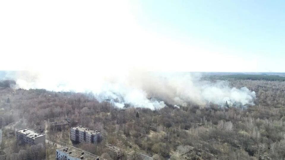 Лесные пожары в радиоактивной. Пожар в Чернобыле. Чернобыль пожар на ЧАЭС. Пожар Чернобыль потушили. Пожар радиация