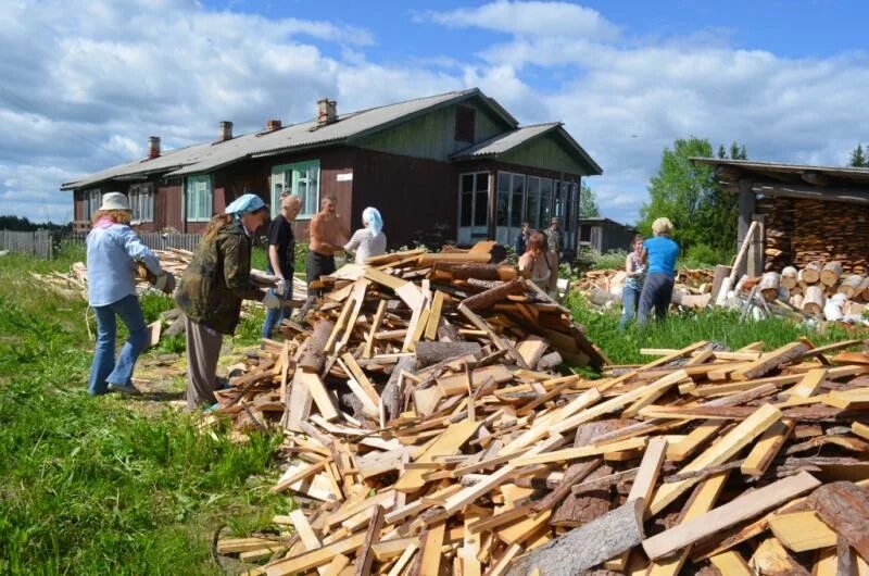 Поселок литвино ленский район. Октябрьский устьянский район. Администрация устьянского района. Устьянский район поселок кизема. Храм в березнике устьянского района.