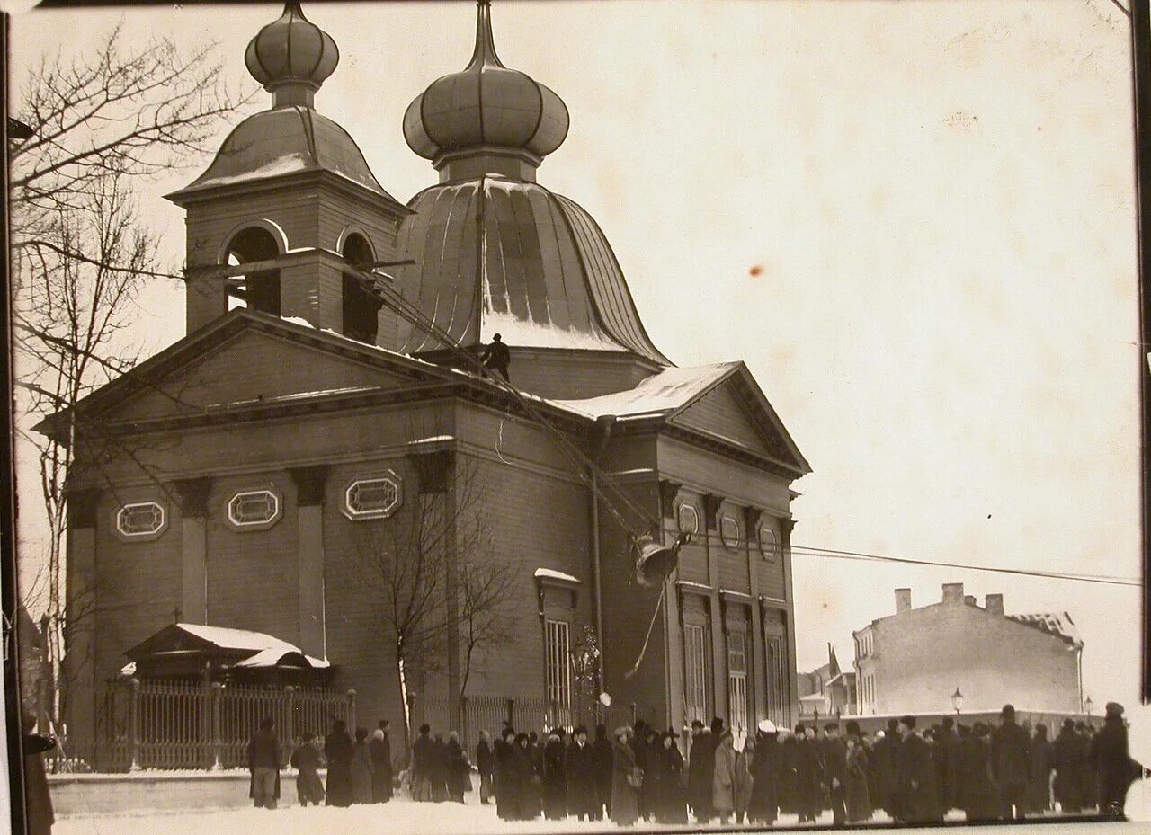 Первые це. Троицкая Церковь на Троицкой площади в Петербурге.