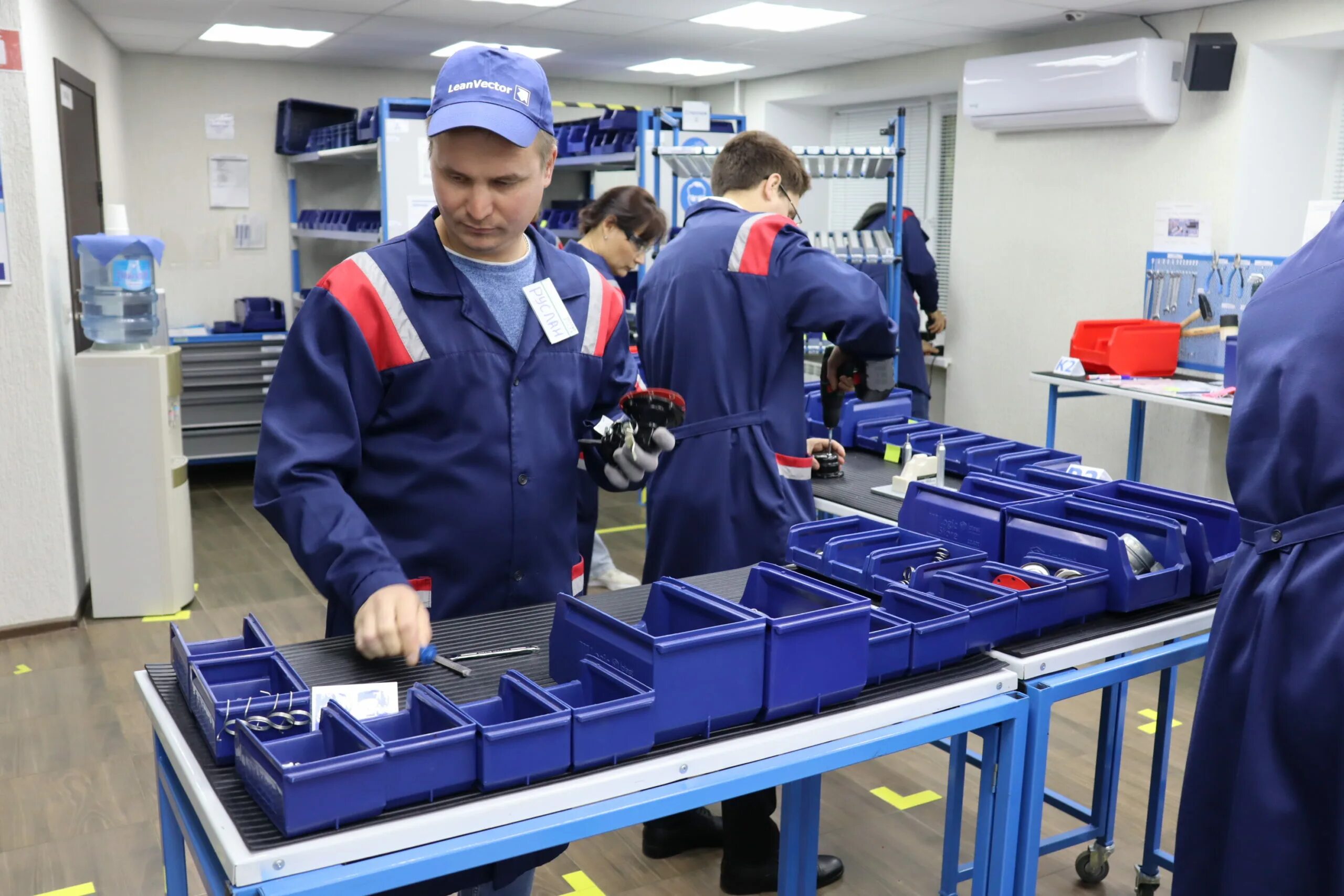 складская и производственная логистика. конвейер на заводе. автоматическая линия мво=1,6. спецбланк ряжск. склады производственной логистики.