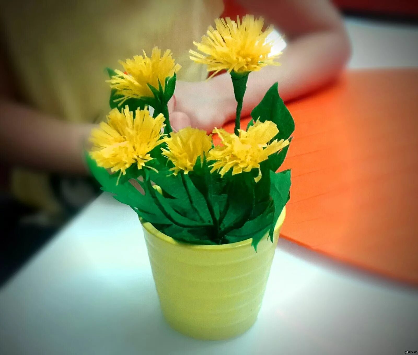 Объемный одуванчик. Одуванчик из бумаги. Одуванчик из креповой бумаги. Одуванчик из бумаги. Одуванчик из бумаги.