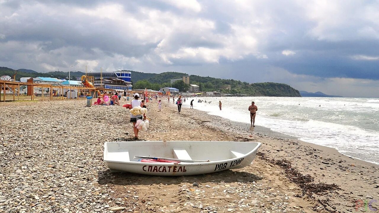 Золотой пляж лермонтово. Пляж золотые Пески в Лермонтово. Лермонтово Краснодарский край пляж золотые Пески. Лермонтова Краснодарский край море. Лермонтово Краснодарский край золотой берег.