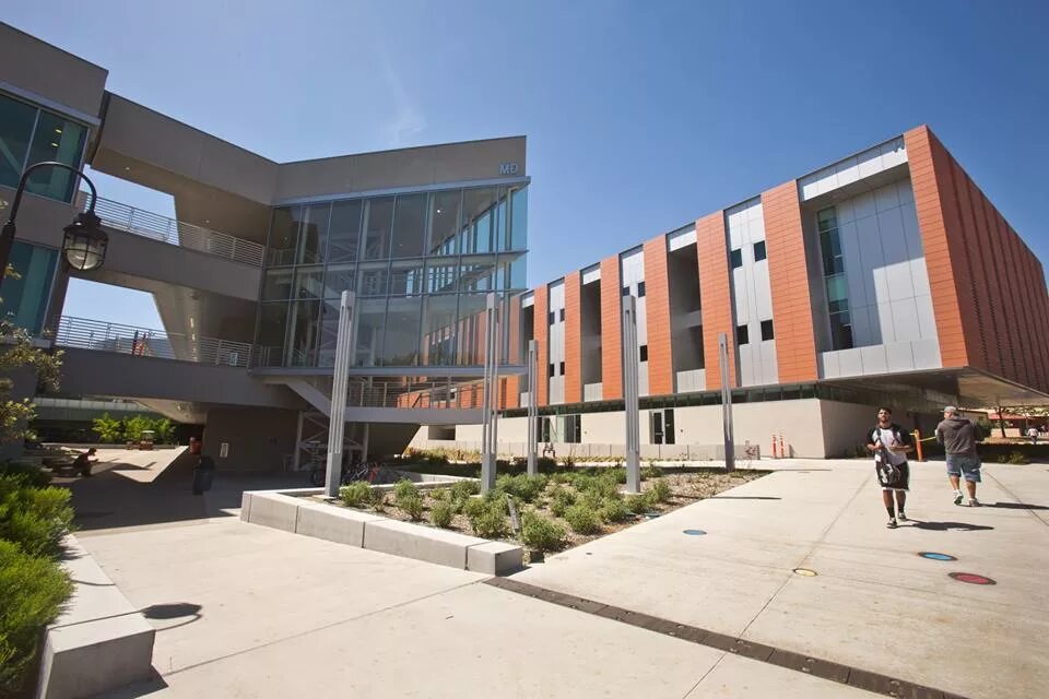 Новая школа в россии точки будущего. Общеобразовательная школа в иркутске точка будущего. Иркутская школа точка будущего красивые фотографии здания снаружи. Школа в иркутске точка будущего. Новая школа в иркутске точка будущего.