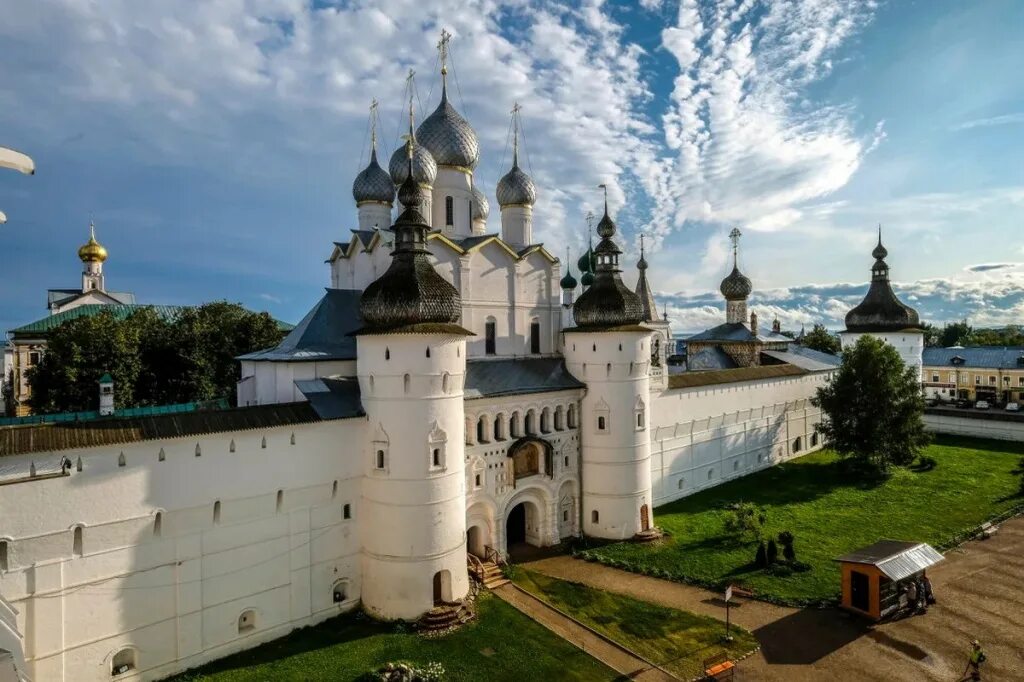 Ярославль богатый город. Ярославль богатый город. Город ярославль. Ярославль богатый город. Церковь илии пророка (ярославль).