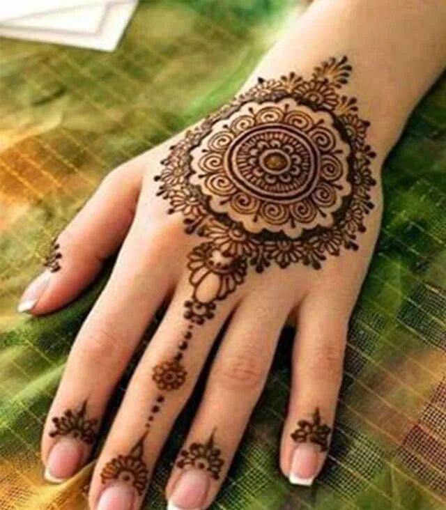 Тату хной. Искусство мехенди. Роспись хной мехенди на теле. Менди арты. Хна на руке мехенди.