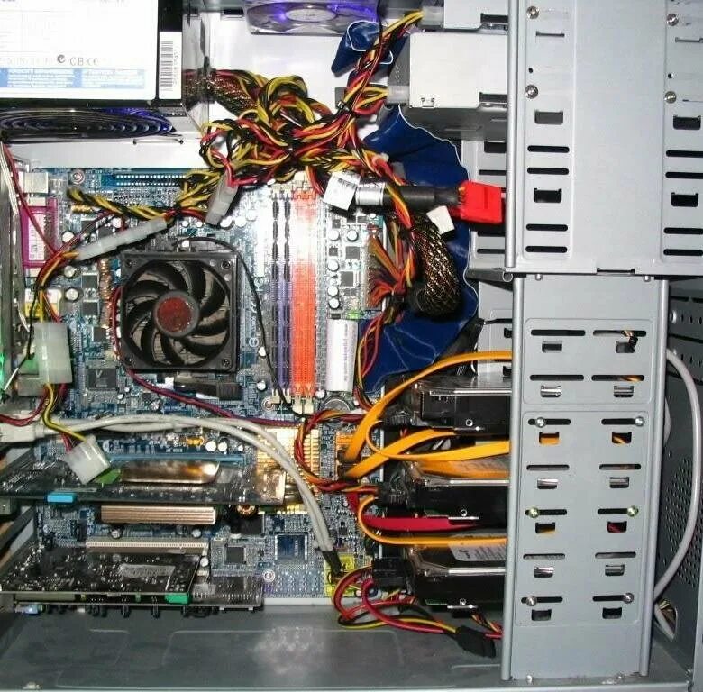 Диск, ссд, жесткий диск. Схема основные компоненты системного блока. Детали для сборки компьютера. Системник изнутри асус. Видеокарта для ноутбука.