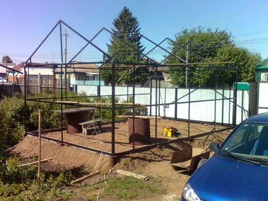 Гараж из нкт трубы. Каркас сарая из профильной трубы. Гараж из профильной трубы. Гараж из круглой трубы. Каркас ангара 8х12.