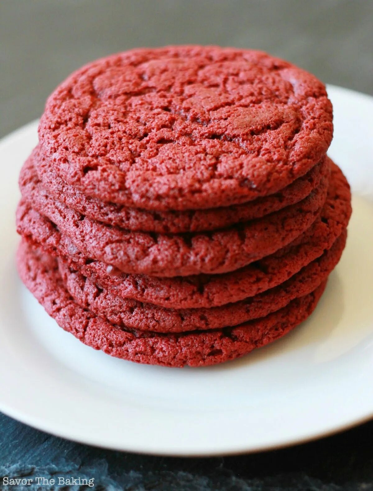 Red cookies. Печенье кукис ред вельвет. Кукис красный бархат. Печенье Red Velvet. Печенье красный бархат с трещинками.