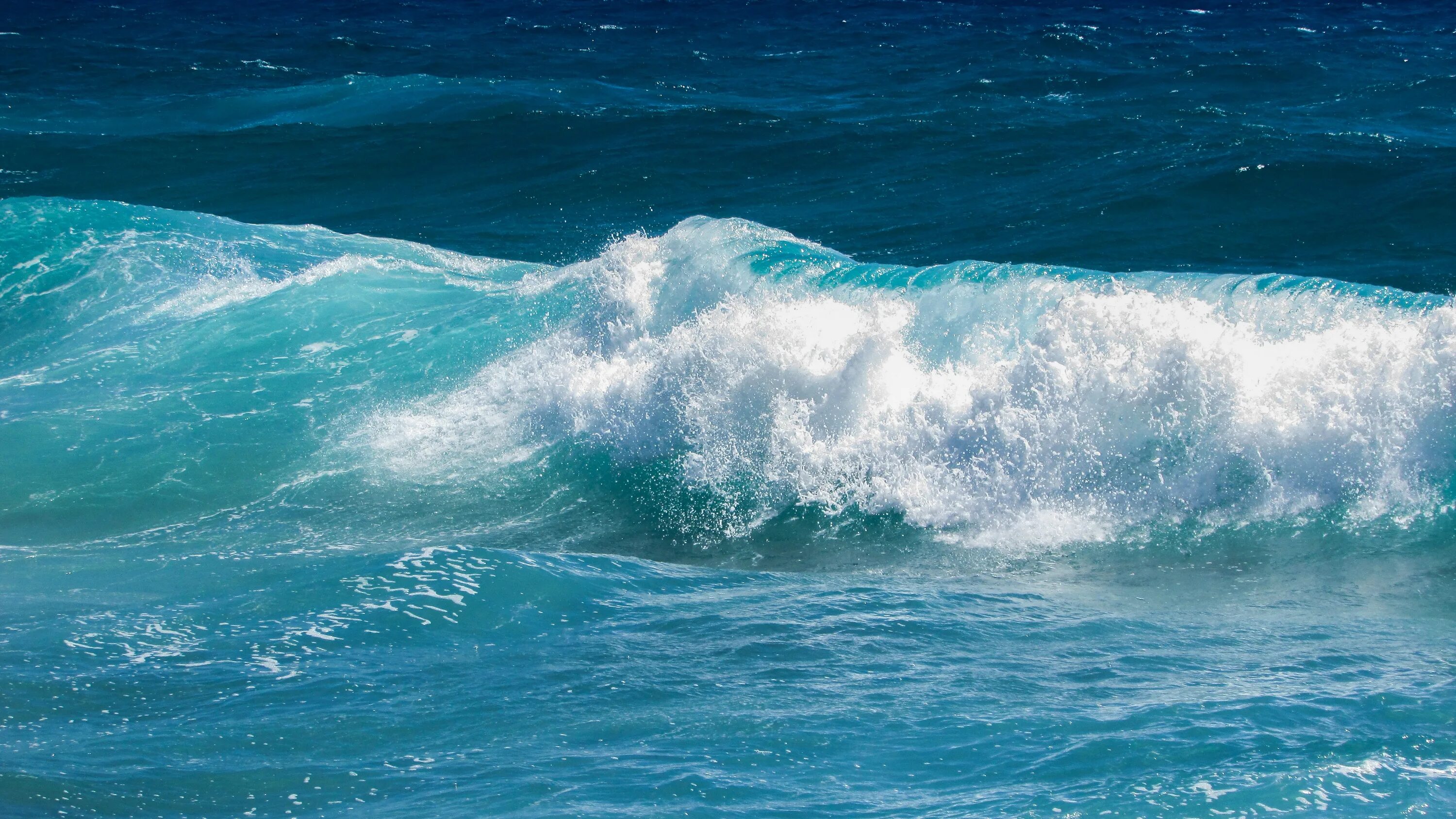 Волны волны плещутся волны песня. Волны. Море плещется. Голубая волна. Волны плещутся.