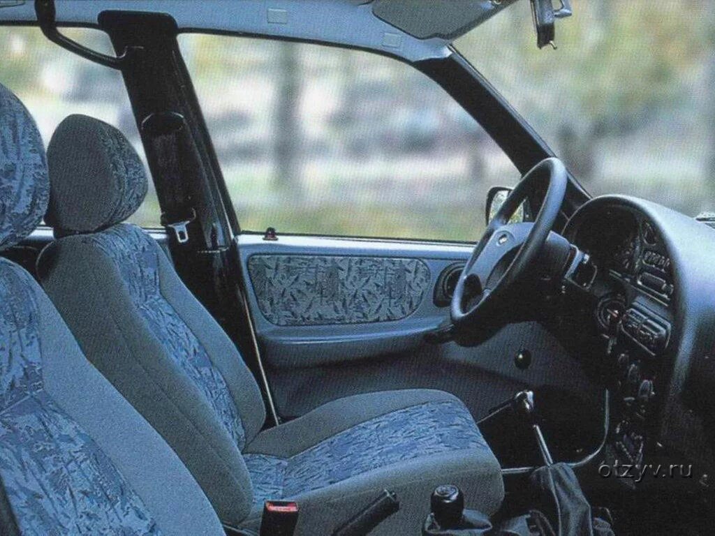 Салон 2123. Нива 2123 салон. Niva Chevrolet 2123 салон. Chevrolet Niva 2002 салон. Шевроле Нива 1998 салон.