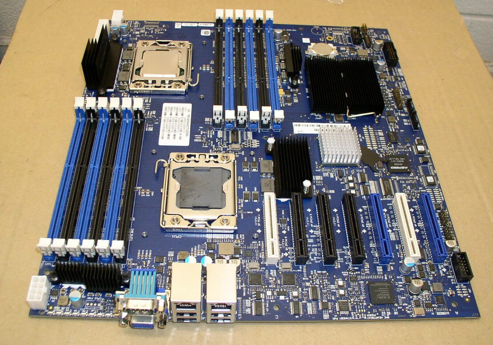 Плата под 2 процессора. Amd двухпроцессорная материнская плата. материнская плата на 4 процессора xeon. lga 2066 двухпроцессорная материнская плата. 4 процессора xeon материнская плата xeon.