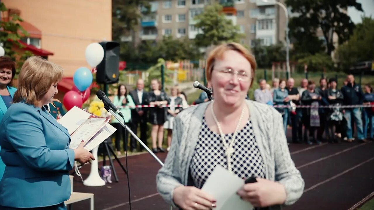 До и после школы луга. Лужская школа 4. директор школы 5 луга. 4 школа в луге. директор 4 школы города луги.