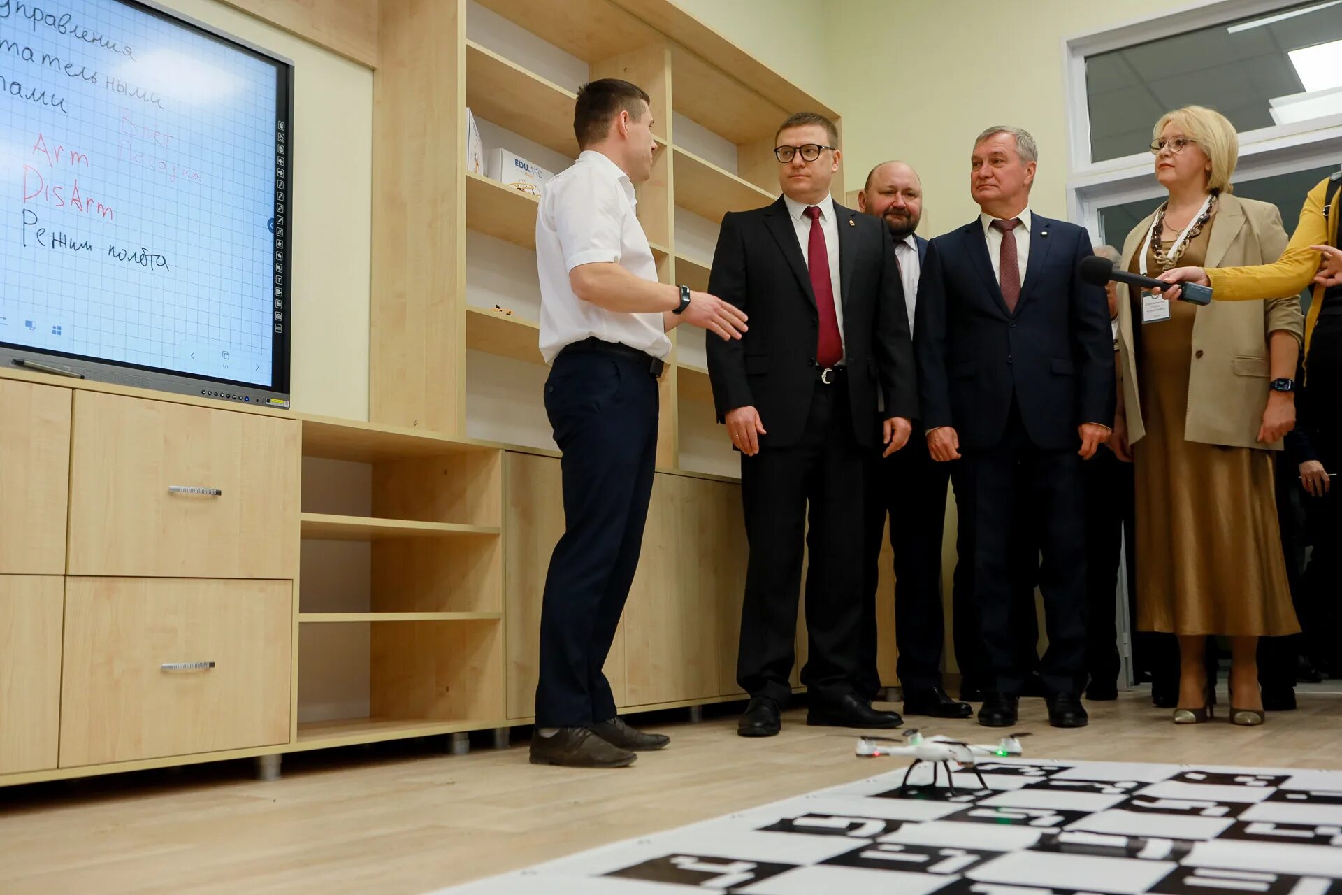 Привилегии губернатора. Дрозденко ленобласть. Левченко иркутск достижения. Привилегии губернатора. Торговая палата калининград.