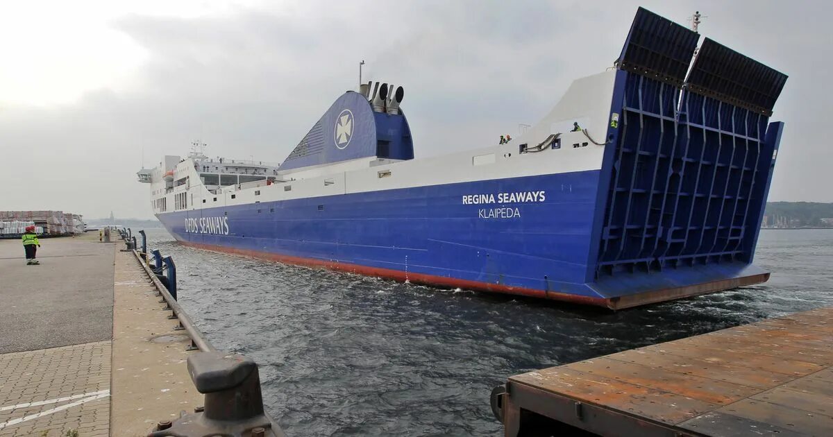 Stena line ship. Паром finnlines. Паромы в балтийском море. Паром судно. Паромы в балтийском море.
