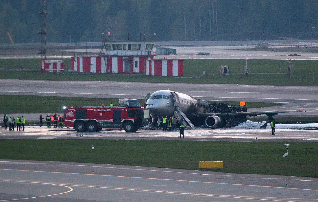 Крушение SSJ 100 В Шереметьево. Суперджет 100 Шереметьево 2019. Катастрофа SSJ 100 В Шереметьеве. Посадка самолета в Шереметьево. Аэрофлот сгорел