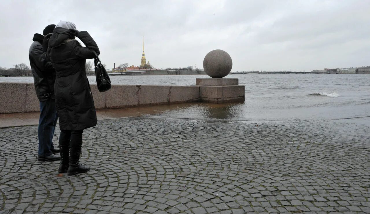 Питер две недели. Питерский ветер. в санкт петербурге два дождя. в петербурге облачно небольшой дождь. март в петербурге пасмурно.