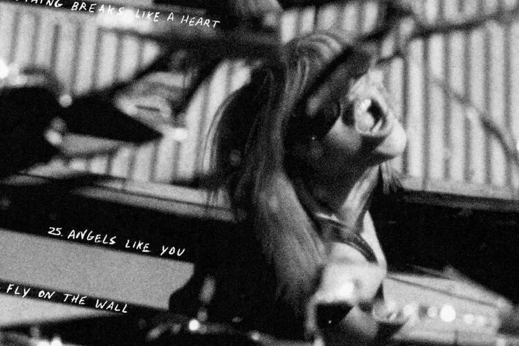 I can buy myself flowers miley. Амели гонсалес треки. I can by myself flowers клип. Майли сайрус i can buy myself flowers. Buy myself flowers.