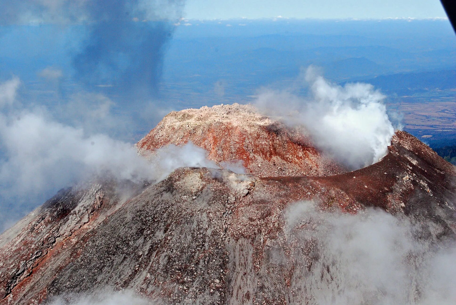 Вулканы в америке название. Вулкан дель Фуэго. Вулкан дель Фуэго подводный. Кратер вулкана Фуэго. Вулкан Фуэго жерло.