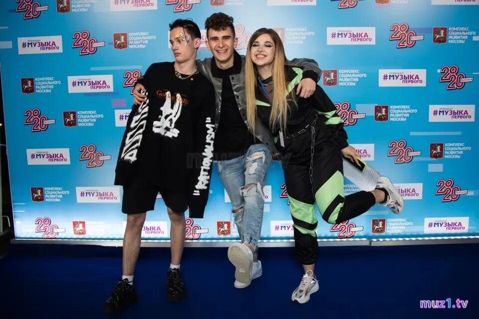 Аня и даня милохин. Аня покров и даня милохин. Аня покров и артур бабич и даня милохин. Аня и даня не идут в школу книга. Ольга добросовестная аня и даня не идут в школу.