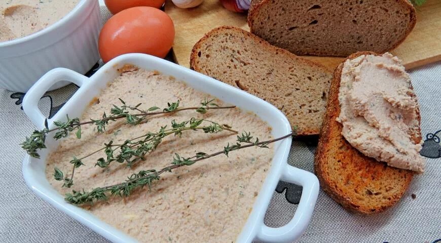 Паштет из яиц и сыра. Яичный паштет. венгерский паштет. паштет из яиц. яично сырный паштет.