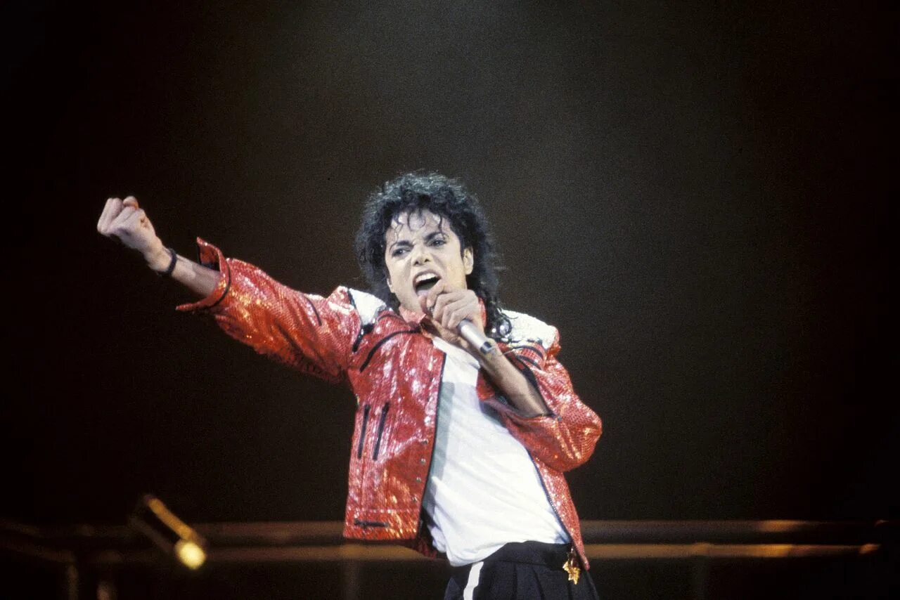 Сколько песен у майкла джексона. Сколько песен у майкла джексона. Michael jackson фото. Песни майкла джексона список. Maikl jackson biography.