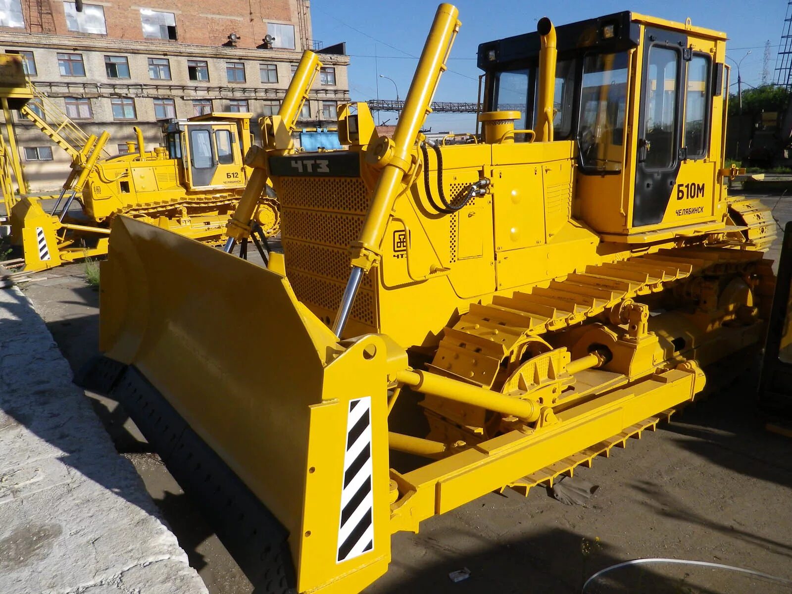 бульдозер чтз б10м. бульдозер чтз т 800. трактор чтз т-10. бульдозер чтз б11. 8000.