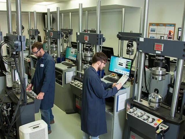 Metal testing. Лаборатория неразрушающего контроля. Metal Testing Laboratory. Materials Testing Laboratory. Material Testing.