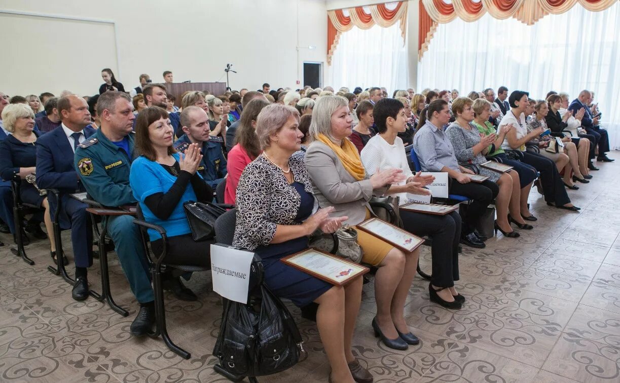 Пед собрание. Собрание педагогов. совещание педагогов. совещание учителей. конференция учителей.