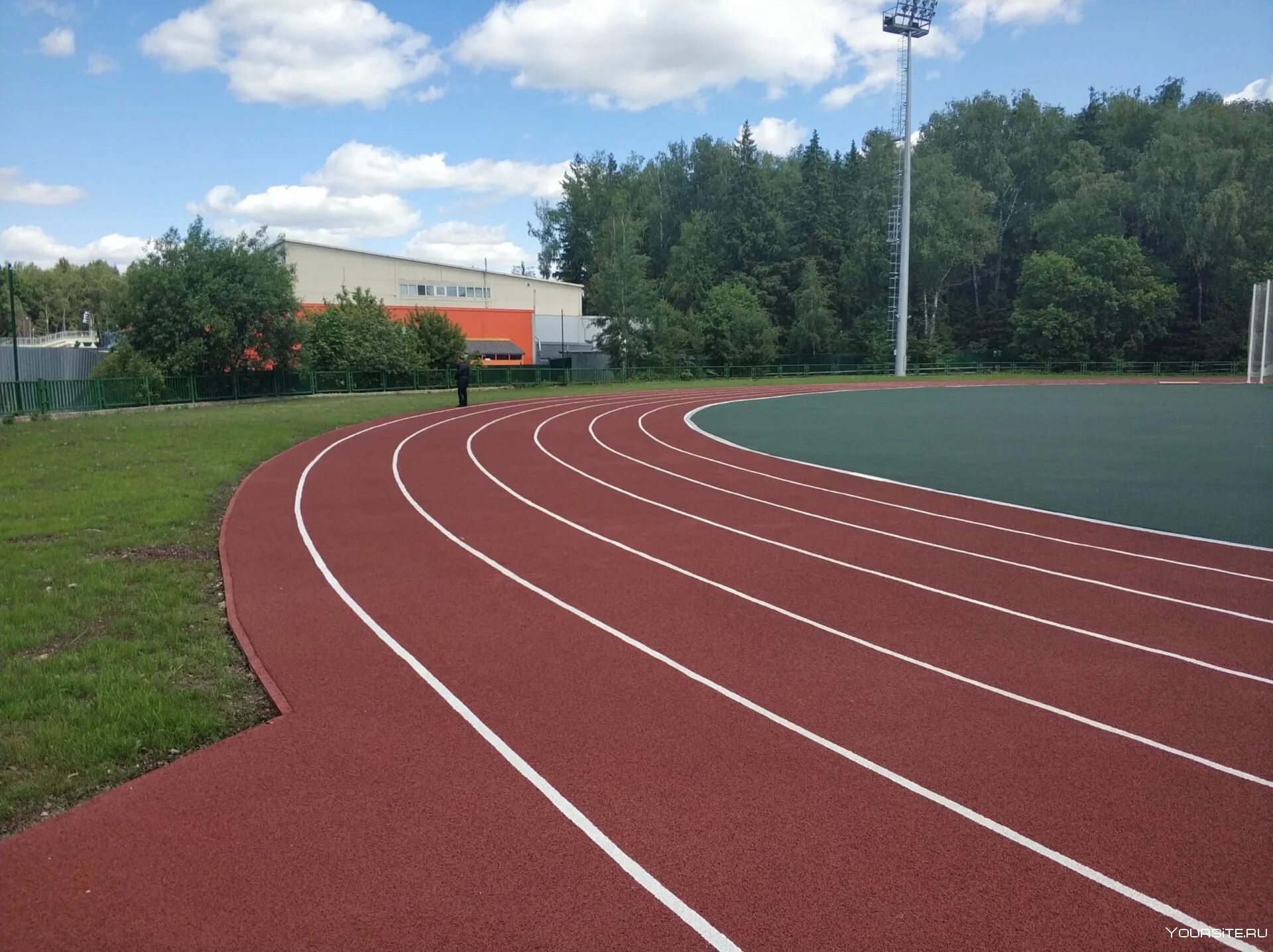 Гаревая дорожка. Беговая дорожка na stadione. Гаревая дорожка для бега. Гаревая дорожка. Гаревая дорожка.