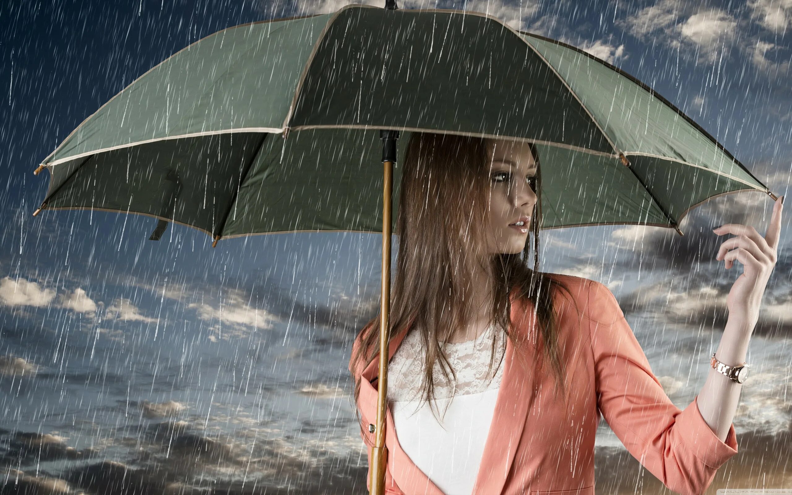 Это экзотика мокнешь без зонтика. Девушка под дождем. Девушка с зонтиком. Человек с зонтиком. Девушка с зонтом под дождем.