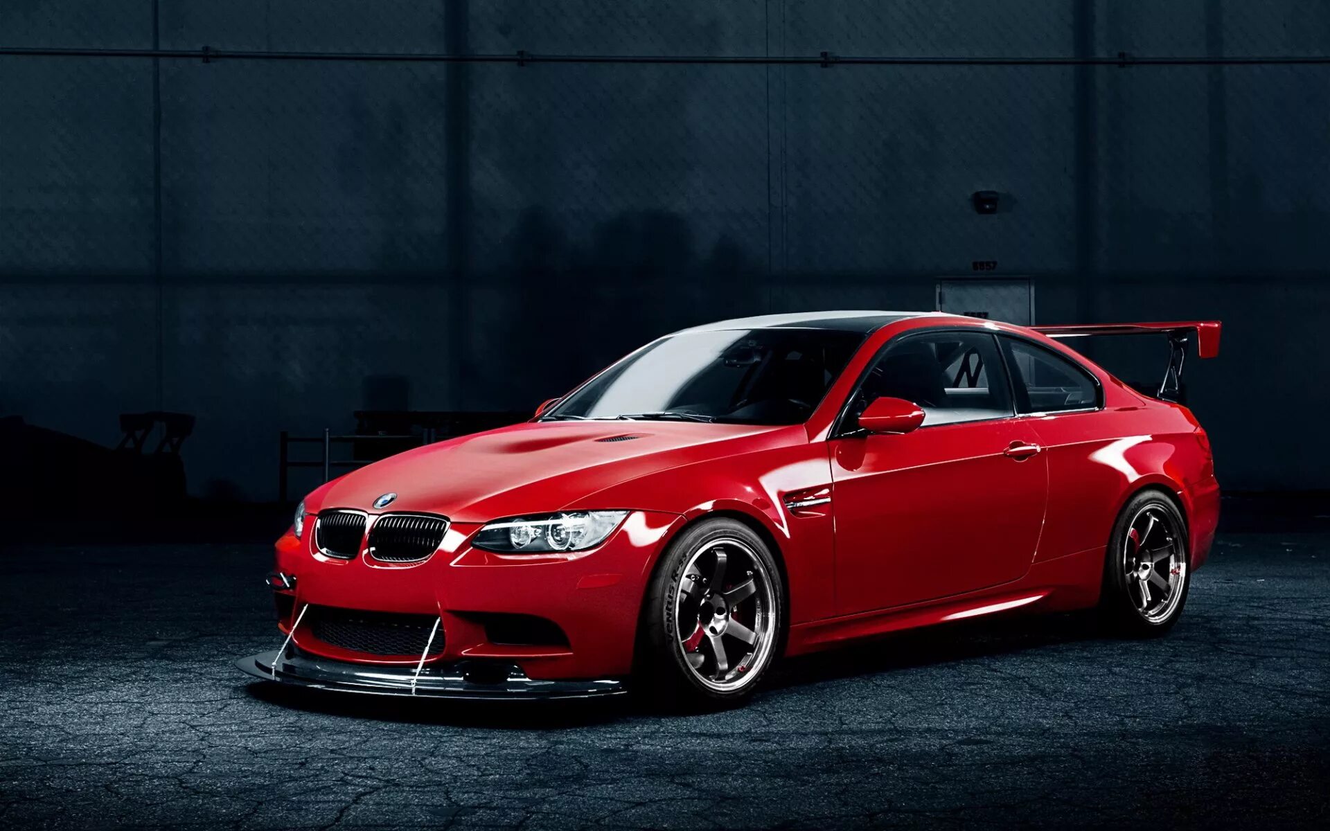 Красный бмв обои. Bmw m3 красная. Bmw m4 red. Bmw m5 неон. Красный бмв обои.