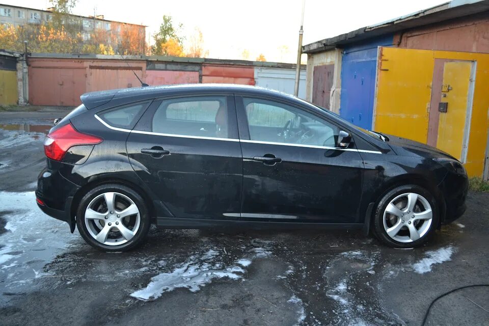 Ford focus 3 205/55 r16. Диски форд фокус 3 r17. Ford focus r16. Форд фокус 3 хэтчбек на дисках r18. Форд фокус 3 хэтчбек коричневый.