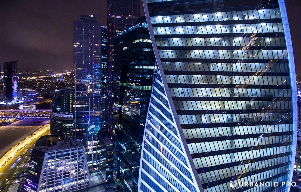 Здание и небо. Building vocal. Небоскрёбы нью-йорка снизу. Башня скай билдинг. Красивые высокие здания.