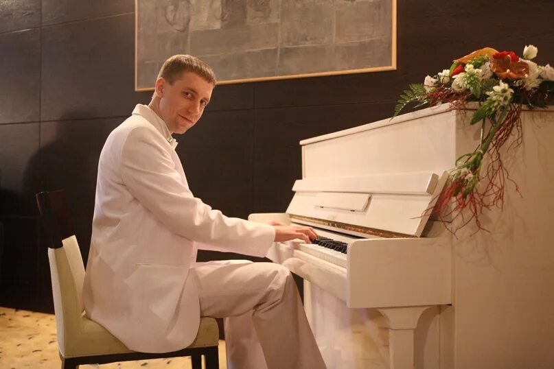 Виртуозным пианистом однако. Музыкальная школа Дмитрия пилова Самара.