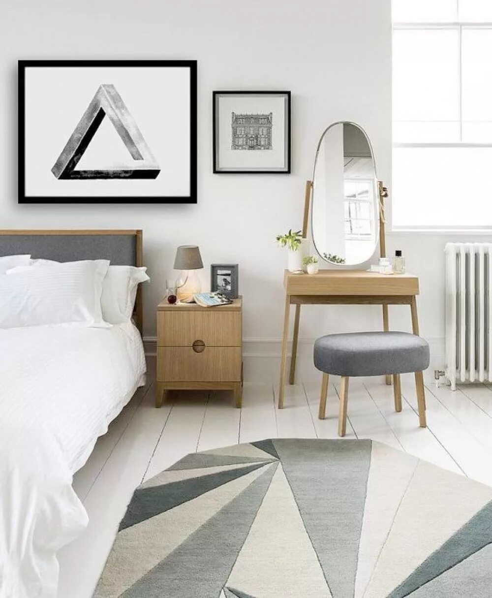 Is the mirror in the bedroom. Is the mirror in the bedroom. Тема комнаты на английском. Зеркало в спальне. Зеркало в спальне.