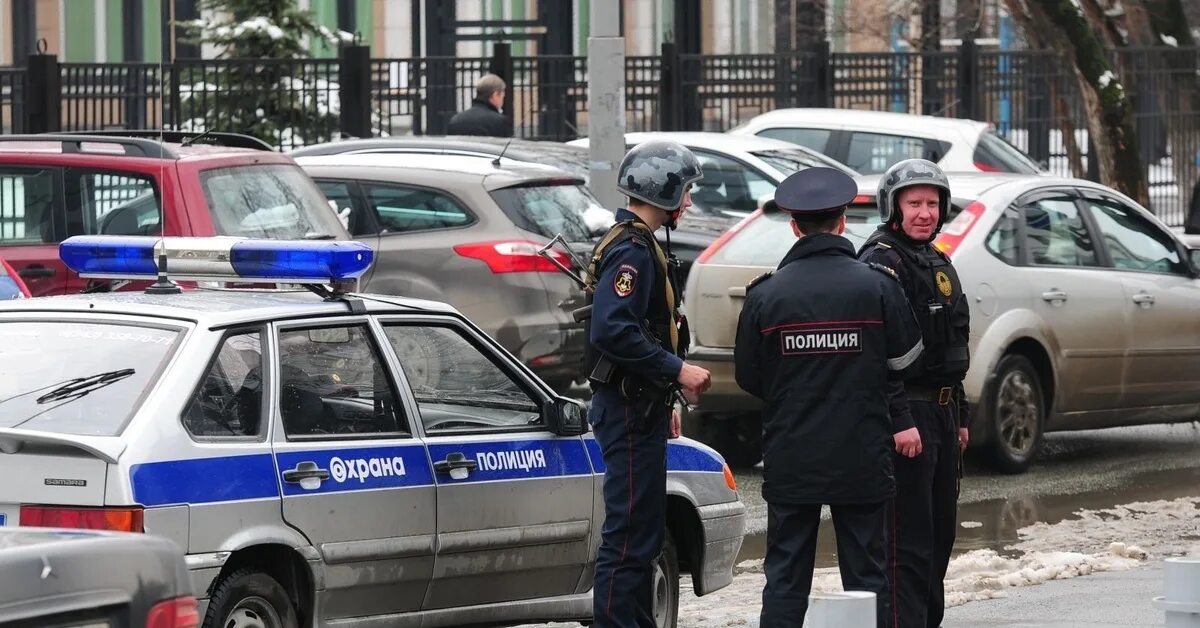 Полиция место регистрации. Полиция Екатеринбург. Полицейские Екатеринбурга. Полиция Екатеринбург фото.