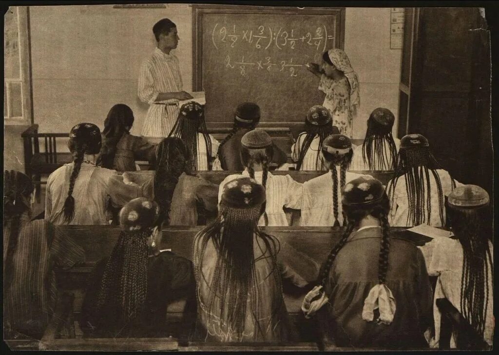Школа 1920 х годов. Школа 1920. 1920 Школа урок. Урок в узбекской школе 1930. Узбекская школа.