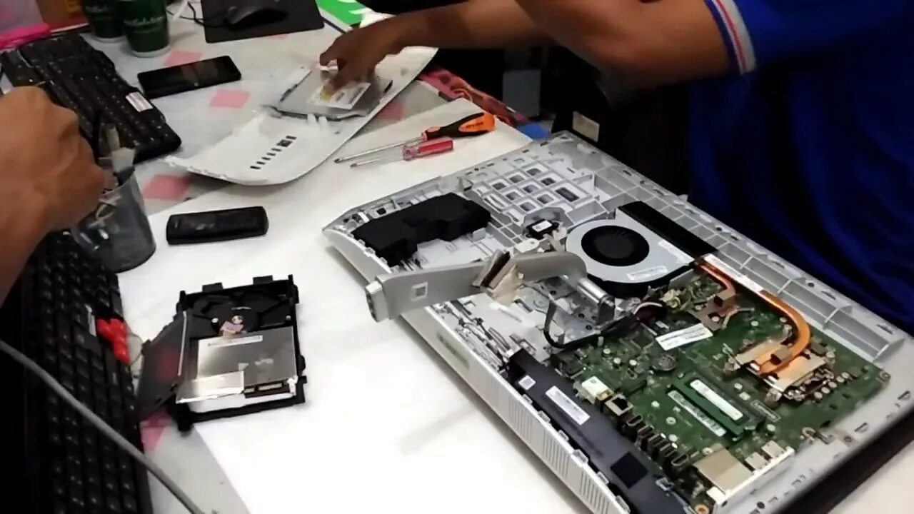 Разборка моноблока lenovo. Lenovo THINKCENTRE m70z Disassembly. Lenovo f0by разборка. Lenovo AIO v510 (10nq002rru). Разобрать моноблок леново.