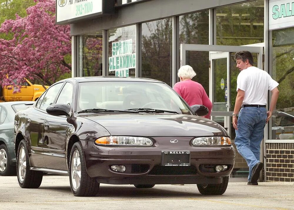 Плохо без машины. Chevrolet Alero 1999. Шевроле Алеро 2.4. Олдсмобиль Алеро. Oldsmobile Alero Final 500.