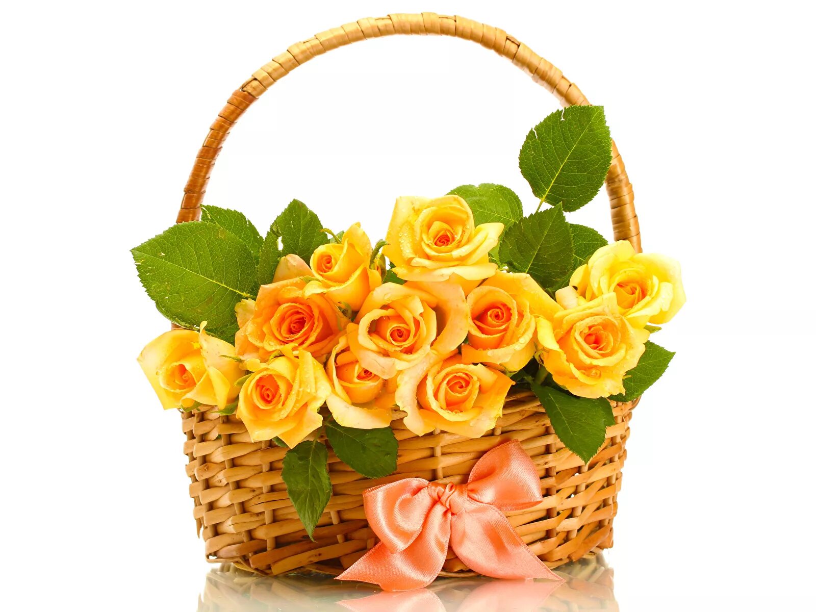 Корзинка цветов. Корзина с цветами. Букет цветов в корзинке. Красивые корзинки с цветами. Корзина роз с днем рождения